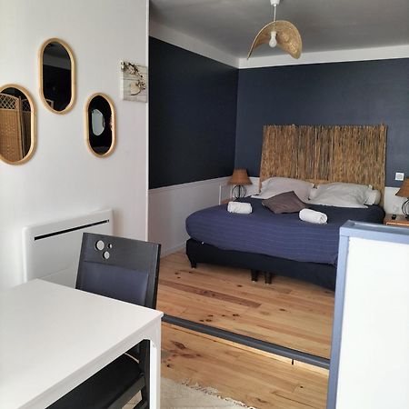 Hotel Les 2 Tours Chenay  Exterior foto