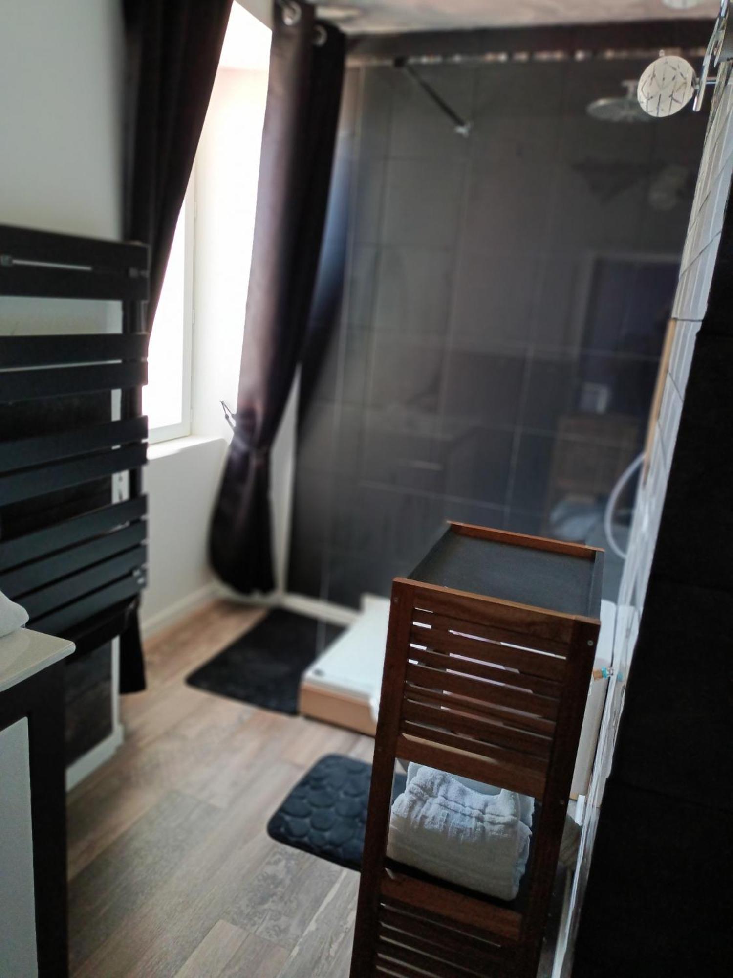 Hotel Les 2 Tours Chenay  Exterior foto